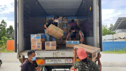 Loading anchovies into refrigerator containers