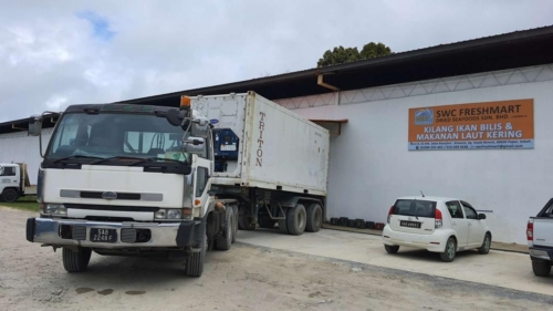 Refrigerator container for sea shipment